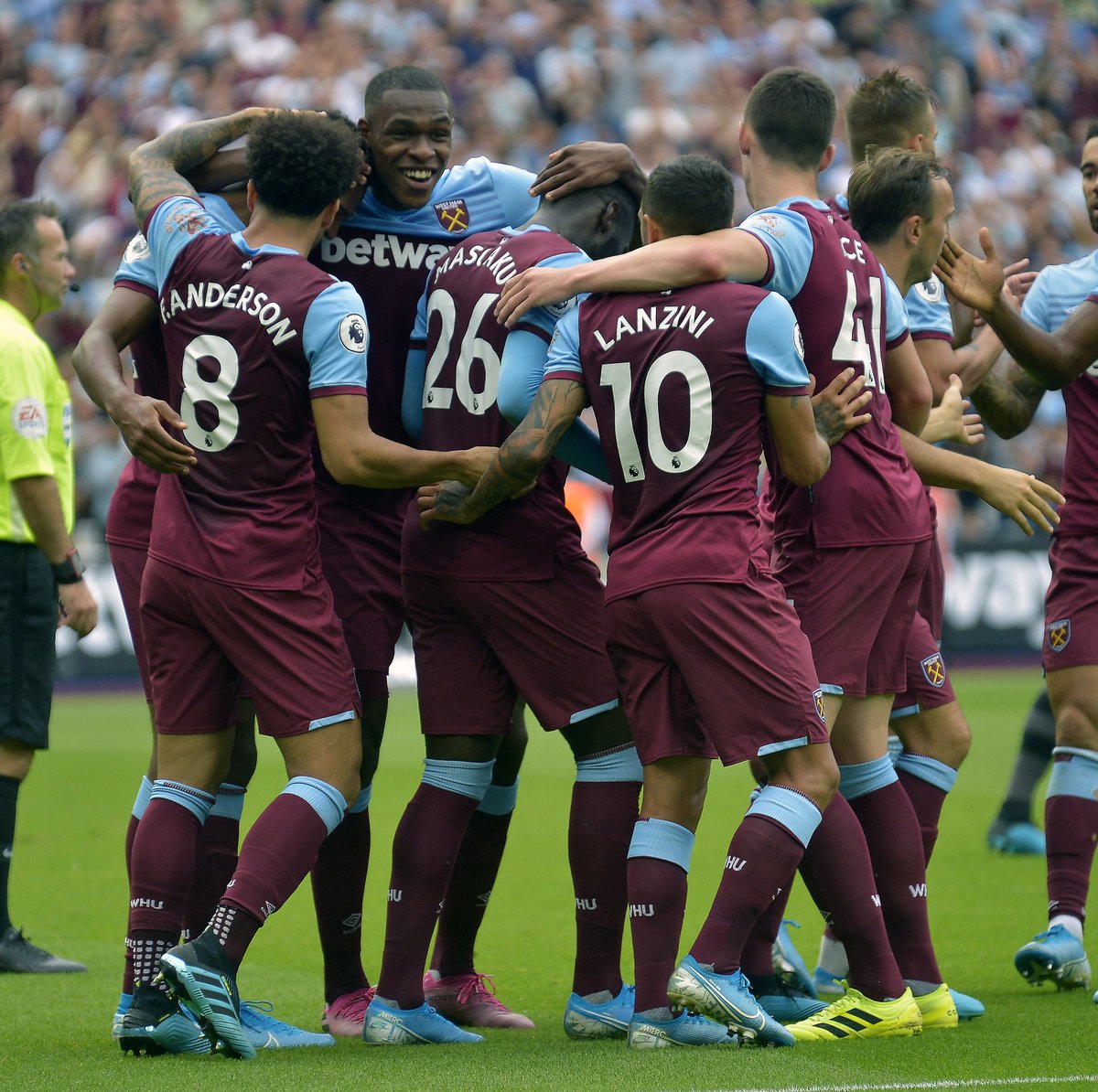 备受瞩目 备受瞩目