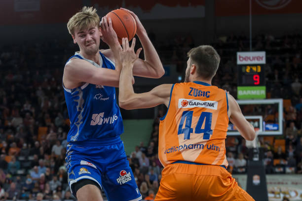 功给年轻球 功给年轻球