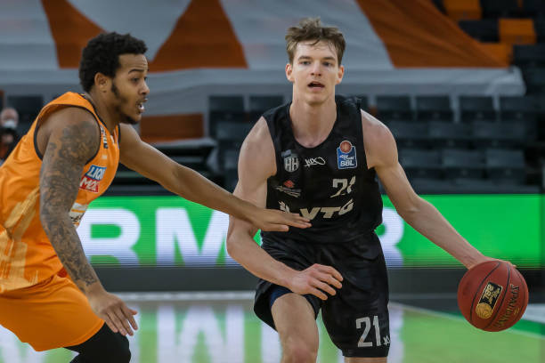 罗齐尔进行 罗齐尔进行